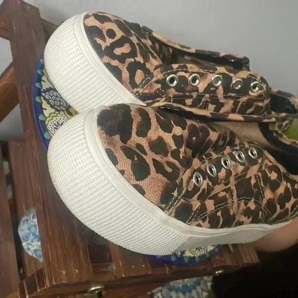 Steve Madden Platform Leopard Sneaker - Picture 4 of 9
